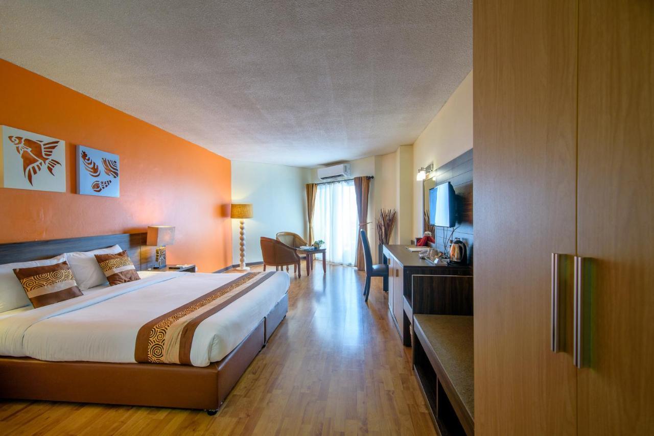 Golden Beach Cha-Am Hotel Ngoại thất bức ảnh